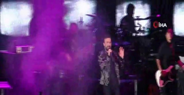 Megastar Tarkan yaklaşık 10 yıl aradan sonra ilk defa konser verdi